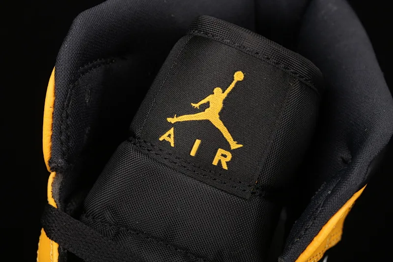 All categories Air Jordan Jordan series basketball shoes Air Jordan 1 Mid G version pure original Air Jordan 1 Mid AJ1 Joe 1 white and yellow Zhongbang basketball shoes 554724-170